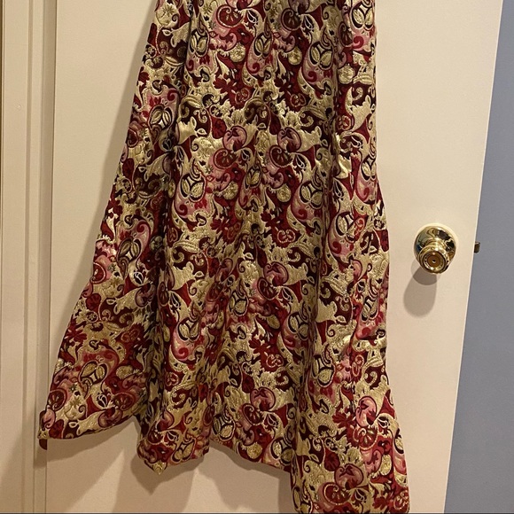 Elegant dress - Picture 7 of 8